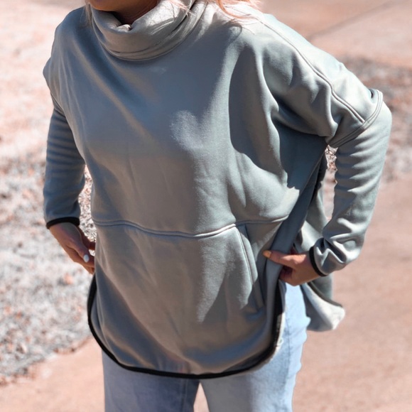 SOLD The North Face Gray cozy slacker poncho - Picture 3 of 8